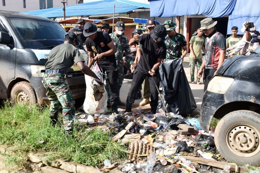 Aksi Bersih Pasar Wamanggu Merauke Sambut Hari Juang TNI AD ke-80