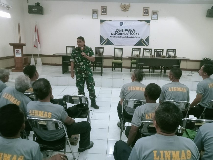 Danramil 20 Bojong Berikan Pembekalan Peraturan Baris-Berbaris kepada Linmas Desa Rembul