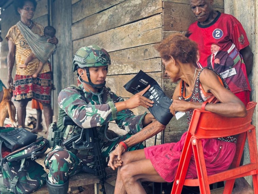 Gelar Kesehatan Keliling, Satgas Yonif 753/AVT Memastikan Masyarakat Dalam Keadaan Sehat di Distrik Mofinop