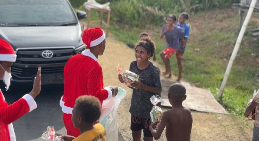 Natal Ceria: Hadiah untuk Anak-Anak Sarmi