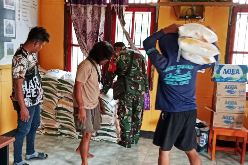 Babinsa Muting Dampingi Penyaluran Bantuan Sembako, Warga Sigabel Jaya Merasa Terbantu