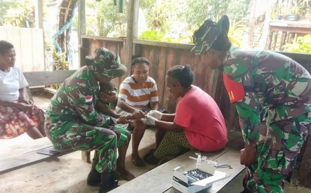 Tangani Malaria di Pedalaman, Babinsa Pos Ramil Airu Dampingi Pengkaderan Warga