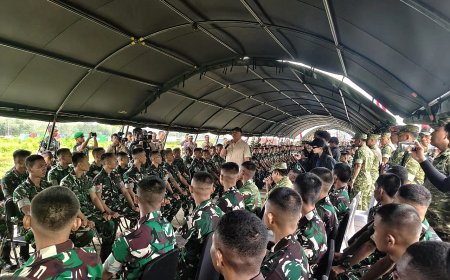 Tinjau Satuan dan Beri Perhatian Penuh Prajurit di Wanam, Pangdam XXIV/Mandala Trikora Dampingi Menhan RI