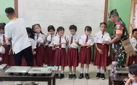 Dukung Pemberian Gizi Anak Sekolah, Babinsa Dampingi Penyaluran MBG