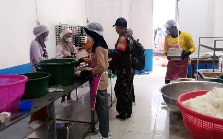 Babinsa Koramil Muting Pastikan Kebersihan dan Kelayakan Program MBG di Kampung Andaito