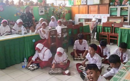 Babinsa Kodim 1701/Jayapura Terus Kawal Program Pemberian Makan Bergizi