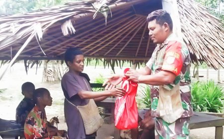 TNI Hadir Untuk Rakyat, Babinsa Waris Bantu Kebutuhan Warga