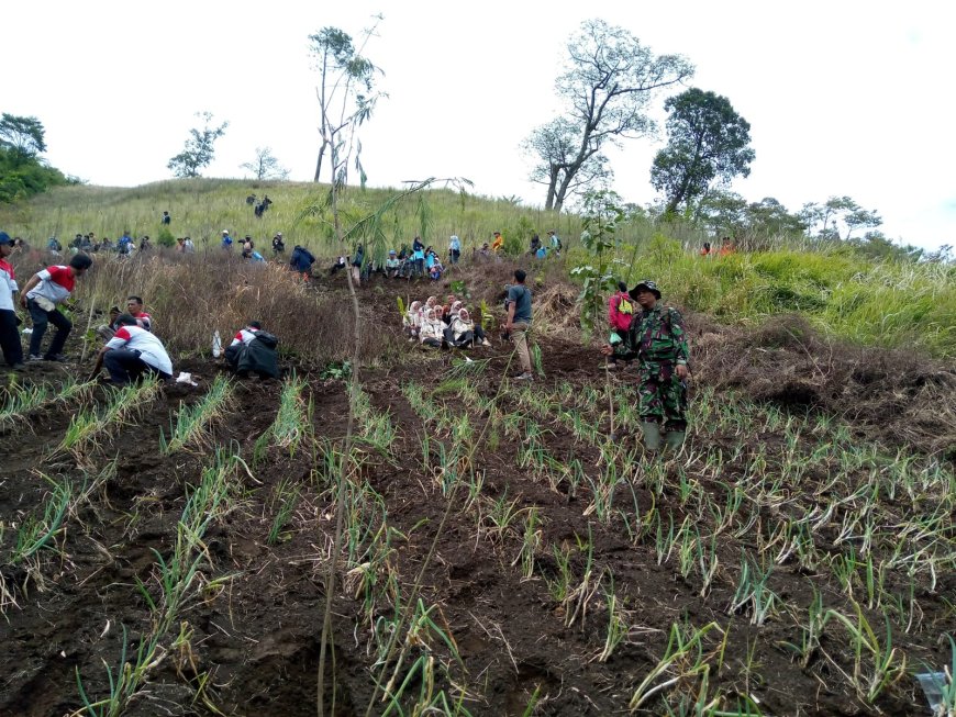 Tanam Pohon di Guci, TNI–Polri dan Masyarakat Bersatu Selamatkan Gunung Slamet