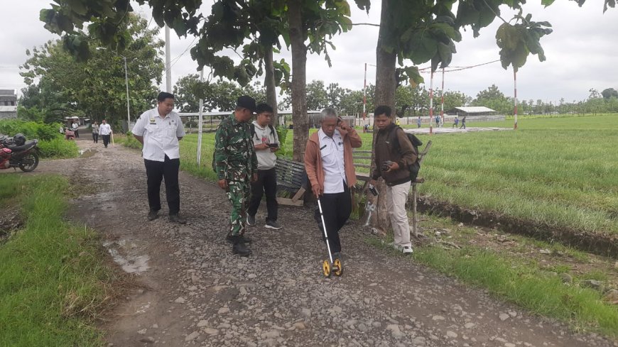 Babinsa Koramil 08 Talang Laksanakan Pengukuran dan Survei Lokasi TMMD Sengkuyung Tahap I TA 2026 di Desa Getaskerep