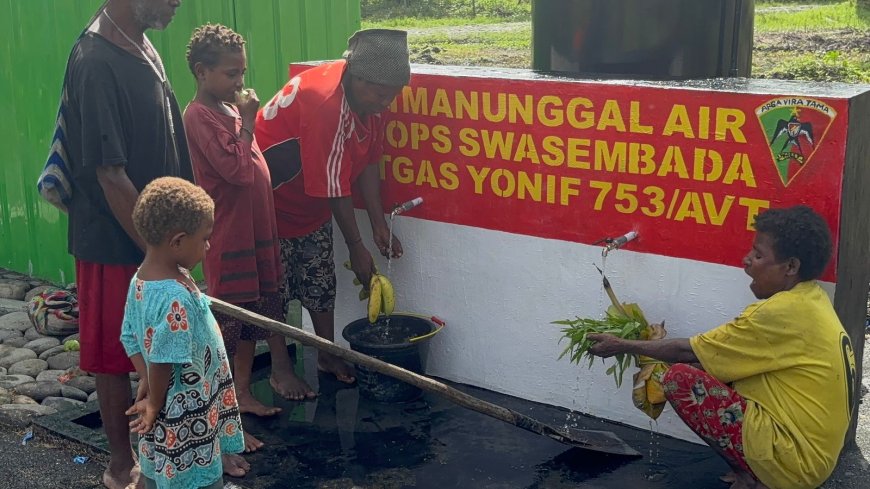 Satgas Pamtas RI-PNG Statis Yonif 753/AVT  Hadirkan Air dan MCK di Kampung Batom