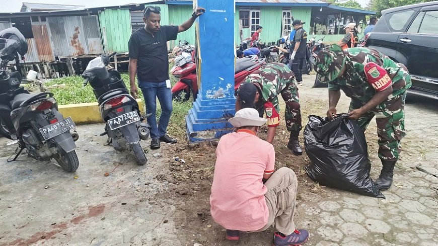 Jaga Kebersihan Danau Sentani, Unsur TNI-Pemda Kerja Bakti di Dermaga Yahim