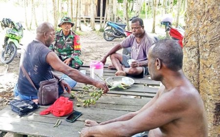 Sambangi Warga, Babinsa Ajak Masyarakat Jaga Keamanan dan Jauhi Miras