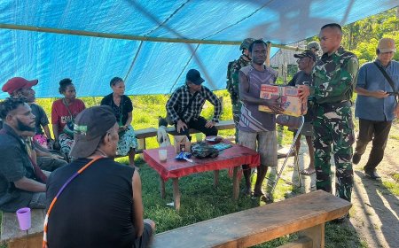 Melalui Anjangsana Satgas Yonif 753/AVT bagikan Sembako kepada Masyarakat