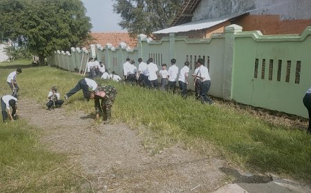 Babinsa Koramil 17/Balapulang Ajak Siswa Peduli Lingkungan Sekolah