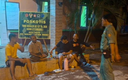 Usia Tak Luntur, 30 Tahun Pengabdian Tarso Anggota Linmas Desa Cikuya Amankan Desa