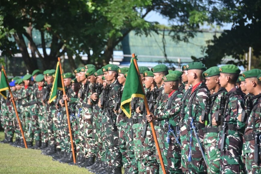 Kasdam XXIV/Mandala Trikora Tekankan Kesiapan Satuan, Integritas, Dan Disiplin Prajurit Pada Upacara Bendera Mingguan