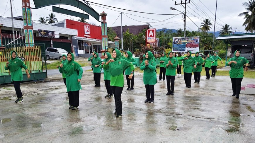 Ketua Persit Kodim Jayapura Tegaskan Komitmen Hidup Sehat Lewat Senam