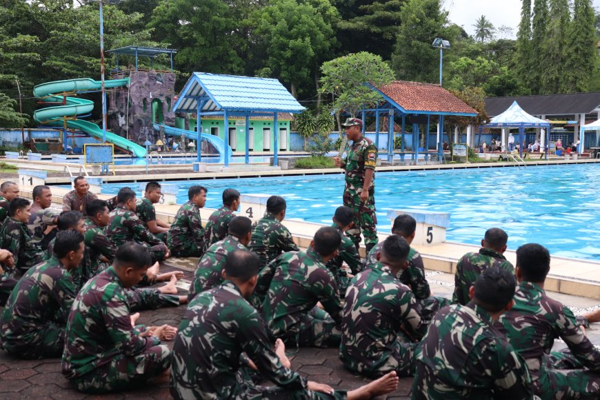 Uji Kemampuan Prajurit Kodim 0704/Banjarnegara Gelar Renang Militer Dasar