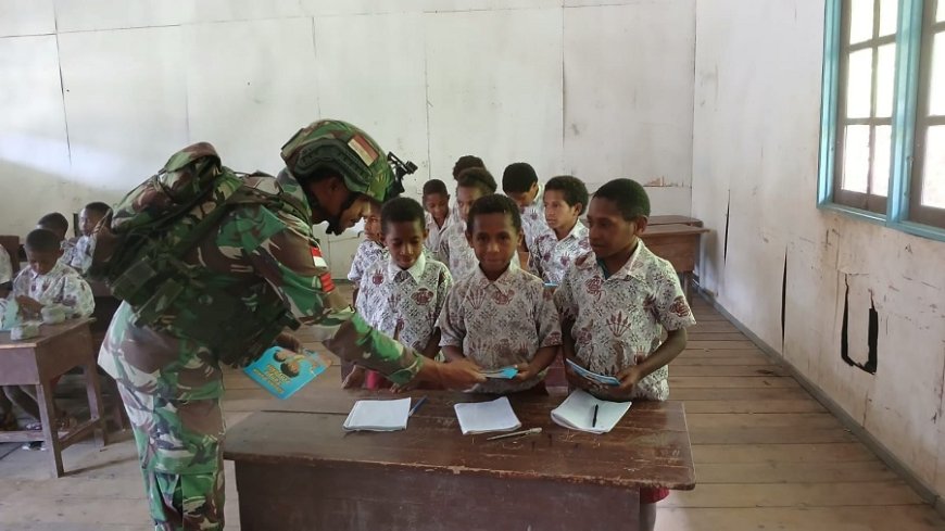 Cerdaskan Generasi Bangsa, Satgas Pamtas RI-PNG Statis Yonif 753/AVT Ajarkan Calistung Pada Anak-Anak Papua