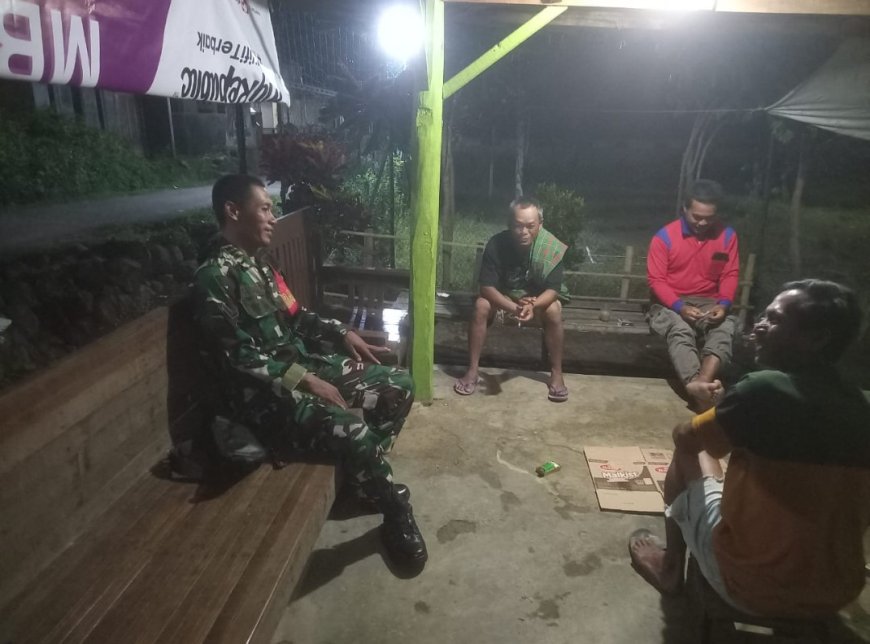 Babinsa Koramil 17/Balapulang Perkuat Sinergi Melalui Komsos di Desa Batuagung