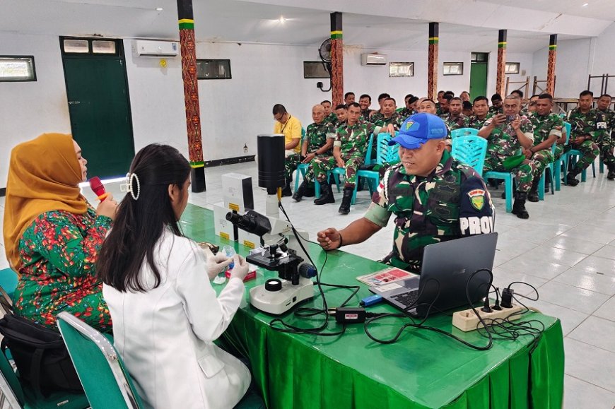 Anggota Kodim 1707/Merauke Ikuti Sosialisasi Kesehatan dan Cek Darah Gratis