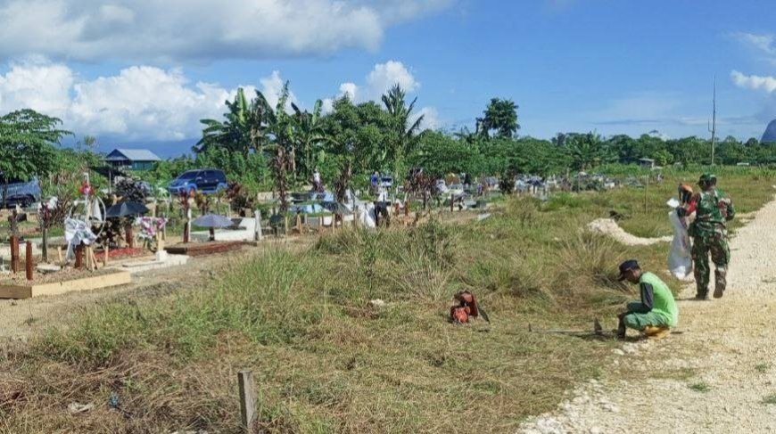 Sambut Ramadhan, Koramil Muara Tami Bersama Komunitas RKKJ Aksi Bersih TPU