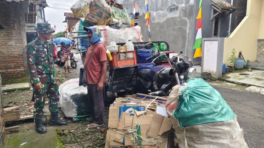 Pak Darmo "Kini Jalan Desa Cikuya Jadi Bagus"
