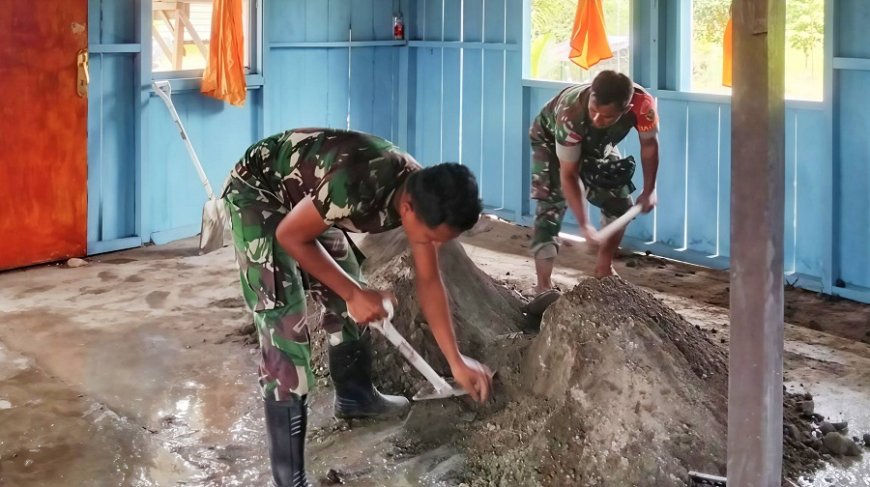 Akrab dengan Pemuda, Babinsa Komsos di Tengah Gotong Royong Bangun Gereja