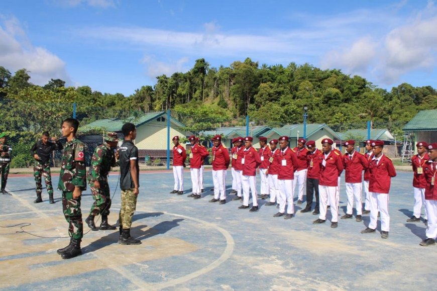 Gembleng Karakter Generasi Muda, Yonif TP 809/NTM Sukses Selenggarakan Latihan Dasar Kepemimpinan Siswa SRMA 42 Sarmi