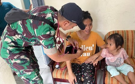 Hadir Kembali di Tengah Masyarakat, Yonif TP 810/BEM Beri Layanan Kesehatan Gratis Bersama Puskesmas Waibu