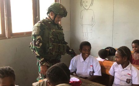 TNI Mengajar di SD Batom: Cetak Generasi Emas Papua