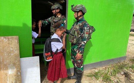 Saat TNI Jadi Guru di Pedalaman Papua: Menyalakan Cahaya Ilmu di Kampung Tomka