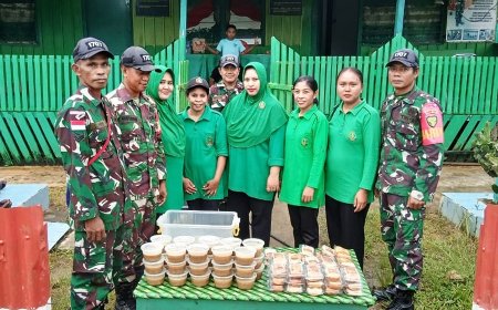 Koramil Kimaam dan Persit Berbagi Takjil, Hangatkan Kebersamaan di Bulan Ramadhan