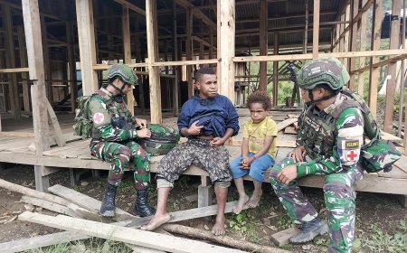 Layanan Kesehatan Keliling, TNI Penuhi Harapan Senyum Sehat di Kampung Okbibab