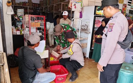 Babinsa dan Aparat Kurik Gelar Sweeping, Pastikan Makanan Aman Jelang Idul Fitri