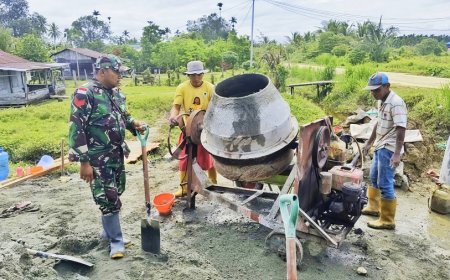 Jembatan Penghubung Lahan Produksi Dibangun TNI dan Kelompok Tani