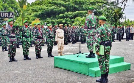 Kasdim 1701/Jayapura Pimpin Upacara dan Serahkan Bingkisan Idul Fitri