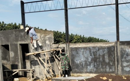 Pembangunan Koperasi Desa Merah Putih di Desa Jatilaba Terus Berlanjut, Babinsa Lakukan Pendampingan