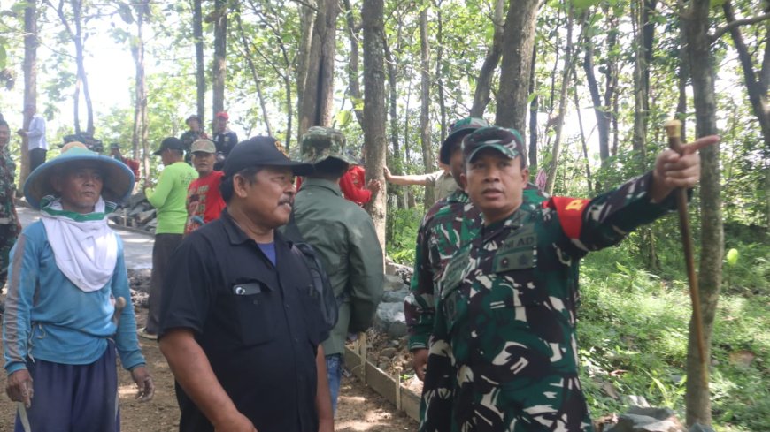 Dari Lumpur ke Beton, Danrem 071/WK Tinjau Langsung Progres Pembangunan Jalan TMMD
