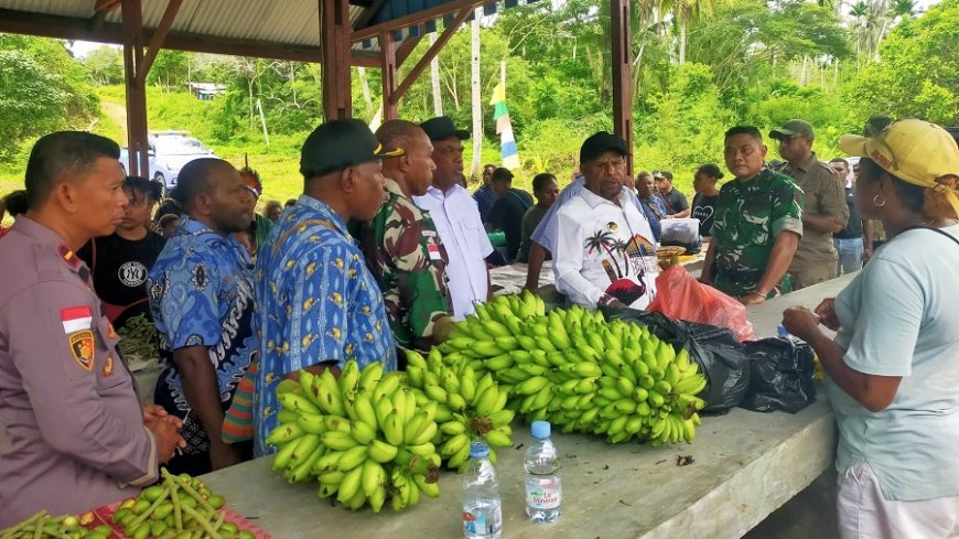 Pasar Sawoy Diresmikan Bupati, Kodim Jayapura Pastikan Dukung Ekonomi Rakyat