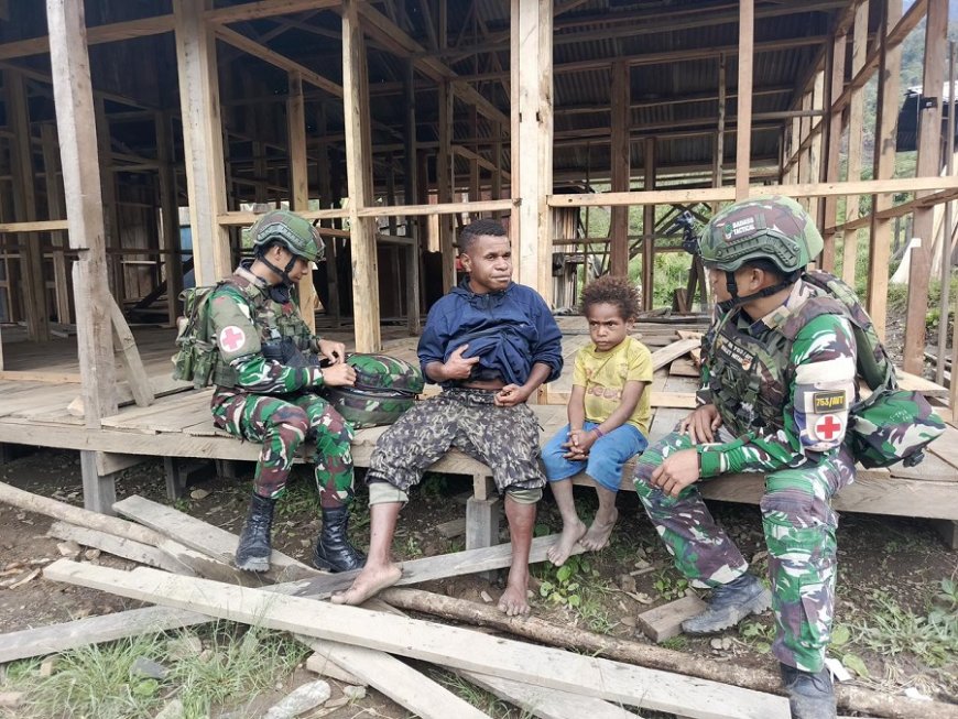 Layanan Kesehatan Keliling, TNI Penuhi Harapan Senyum Sehat di Kampung Okbibab
