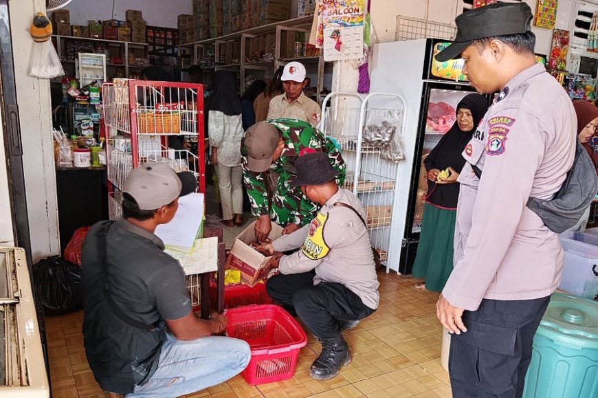 Babinsa dan Aparat Kurik Gelar Sweeping, Pastikan Makanan Aman Jelang Idul Fitri
