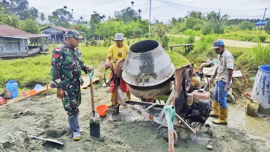 Jembatan Penghubung Lahan Produksi Dibangun TNI dan Kelompok Tani