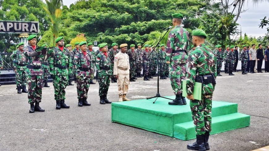 Kasdim 1701/Jayapura Pimpin Upacara dan Serahkan Bingkisan Idul Fitri