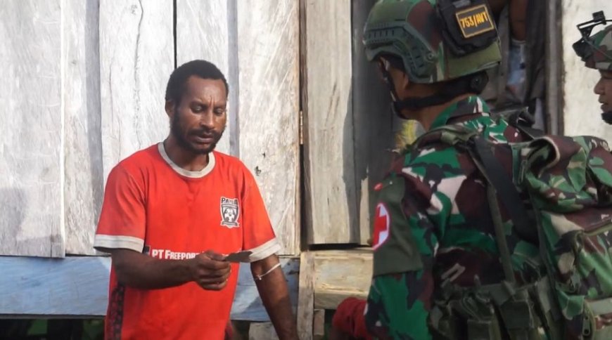 Pos Oksip Satgas Yonif 753/AVT Anjangsana ke Kampung Oksip: Pengobatan Gratis Door To Door, Warga Sambut Hangat dan Ceria