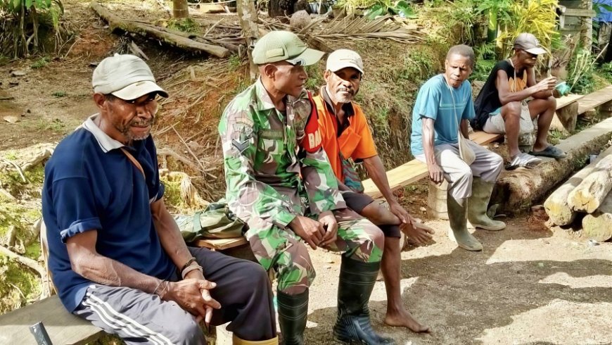 Sambangi Warga Binaan, Babinsa Tinus Ajak Jaga Kamtibmas dan Kesehatan