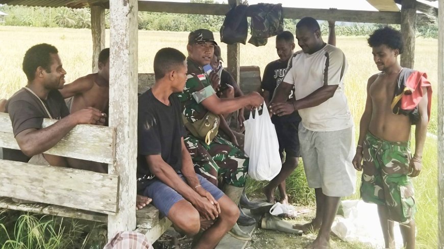 Babinsa Serka Katino Temui Anis Giay, Eratkan Sinergi Jaga Kamtibmas