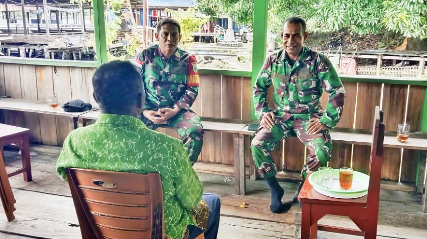 Jalin Kedekatan dengan Ondoafi, Babinsa Sentani Komit Jaga Kearifan Lokal