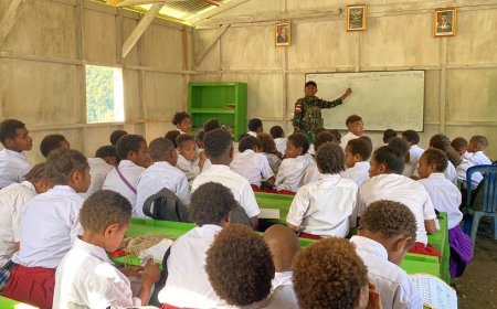 Membangun Generasi Muda di Pegunungan: Satgas Yonif 753/AVT Mengajar Calistung di Tomka