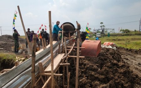 Gotong Royong Babinsa dan Warga, Pengecoran Tiang Angkur Jembatan Gantung Garuda Terus Dikebut